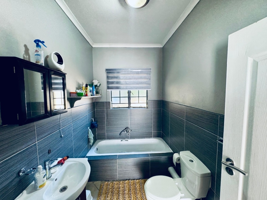 To Let 3 Bedroom Property for Rent in Waterval East North West